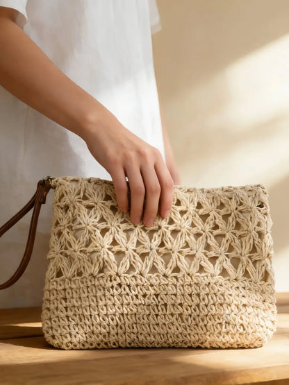 Bolso clutch de paja crochet calado con flores y cierre de cremallera