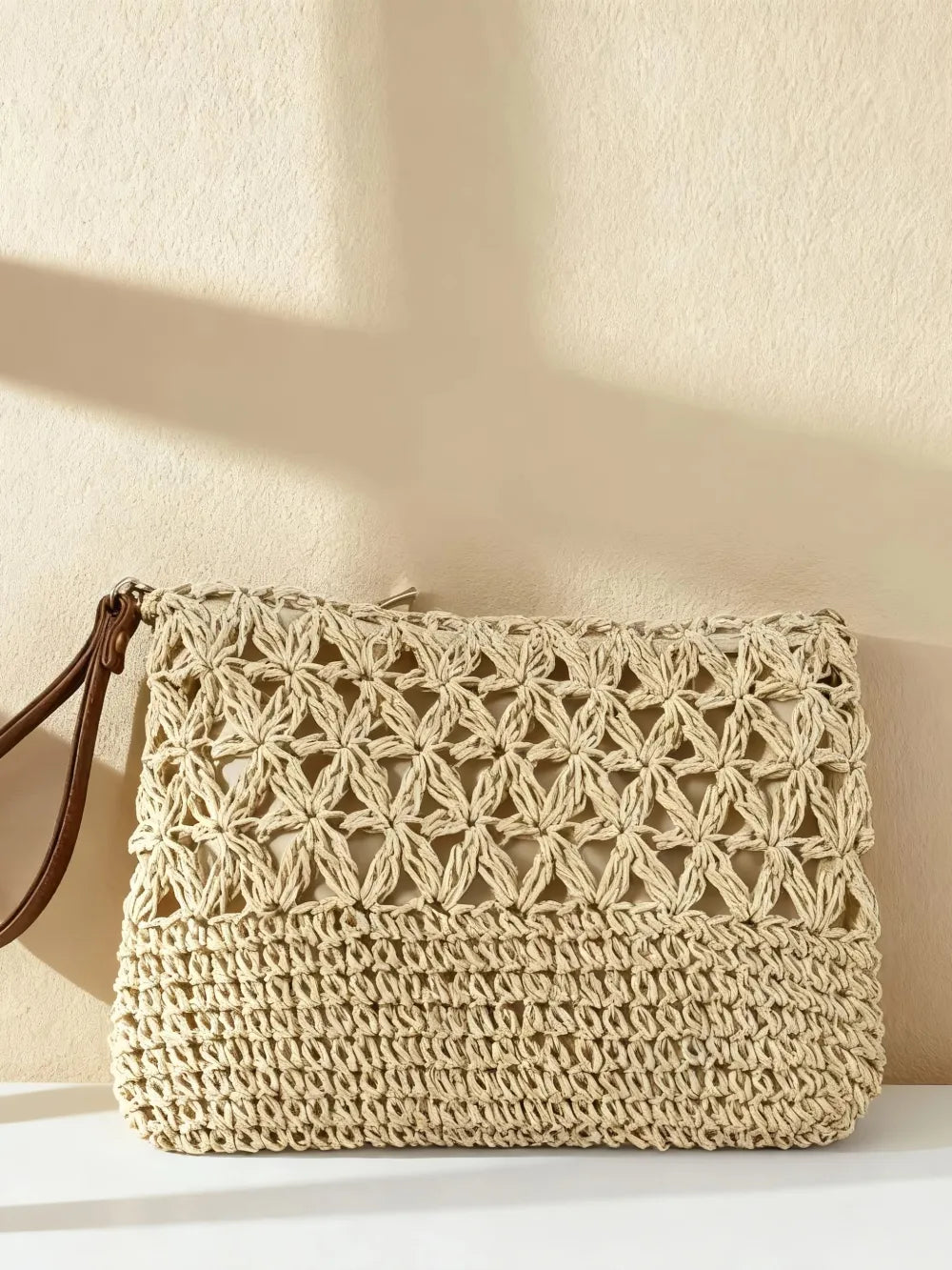 Bolso clutch de paja crochet calado con flores y cierre de cremallera